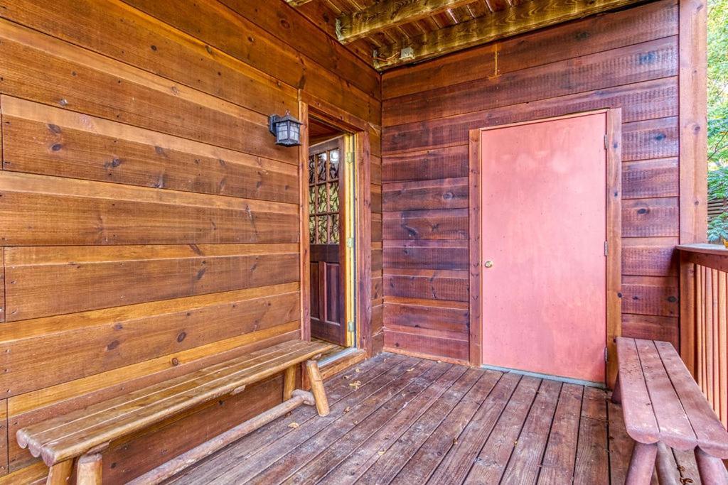 The Nut House, Hot Tub, Game Room, Wifi, 1089 Free Tickets Each Paid Day, Dollywood And More! Pigeon Forge Exterior photo