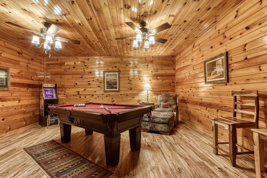 The Nut House, Hot Tub, Game Room, Wifi, 1089 Free Tickets Each Paid Day, Dollywood And More! Pigeon Forge Exterior photo